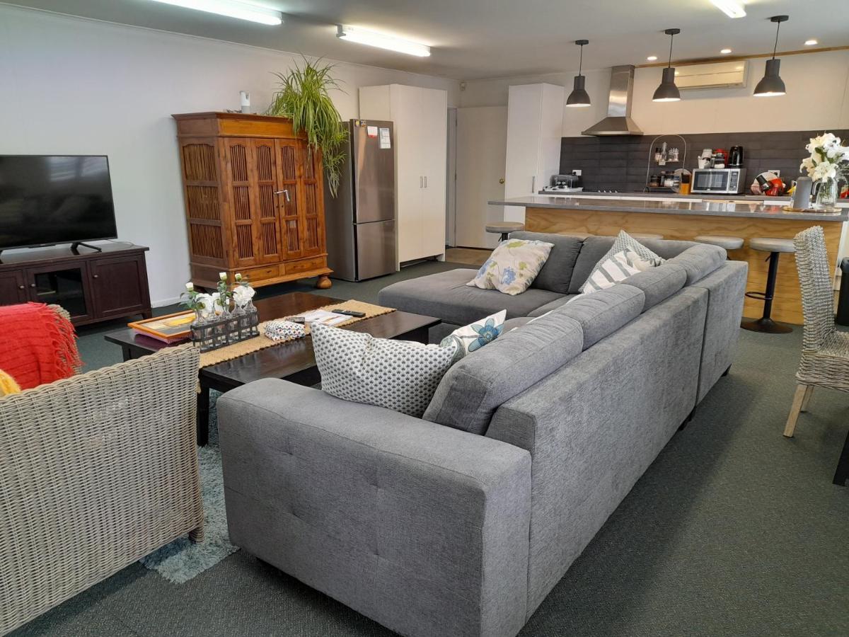 Magnolia House Lägenhet Featherston Exteriör bild